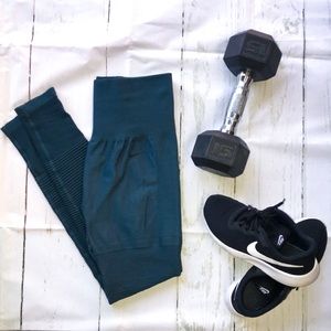 Nike Ribbed High-Rise Seamless Leggings